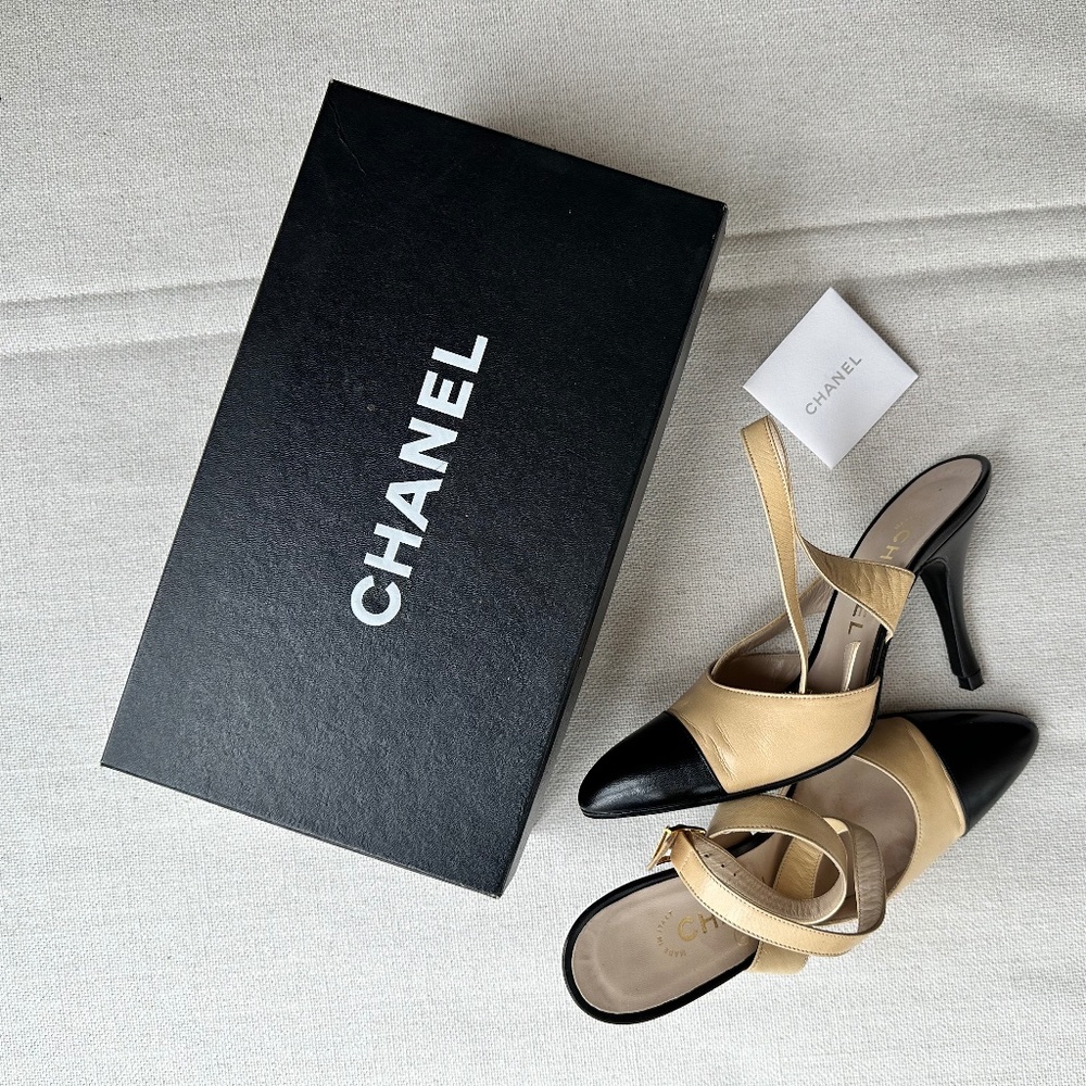 CHANEL heels